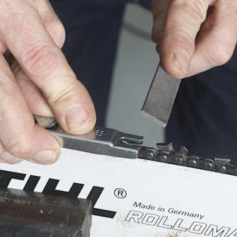 Slibning af kæde til motorsav Slibning af kæde til motorsav